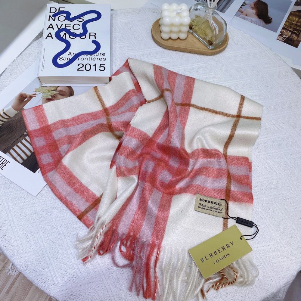 💎✨AUTHENTIC✨💎Burberry scarf - Picture 2 of 5